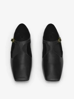 Flats Med Spänne