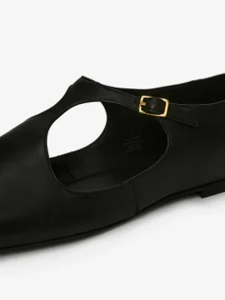 Flats Med Spänne
