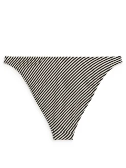 Mönstrad Bikinitrosa