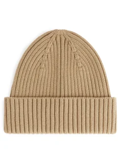 Ribbstickad Mössa