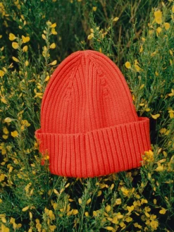 Ribbstickad Mössa